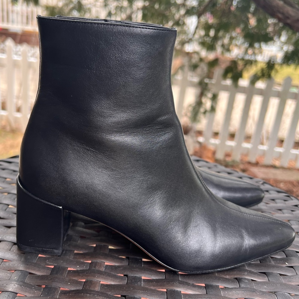 VINCE BLACK LEATHER ANKLE BOOTS ON ZIPPER SIZE 7